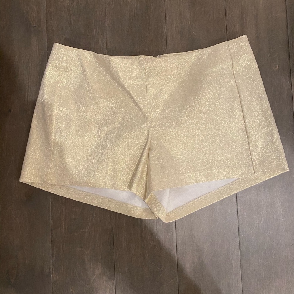 EUC gold Lilly Pulitzer shorts